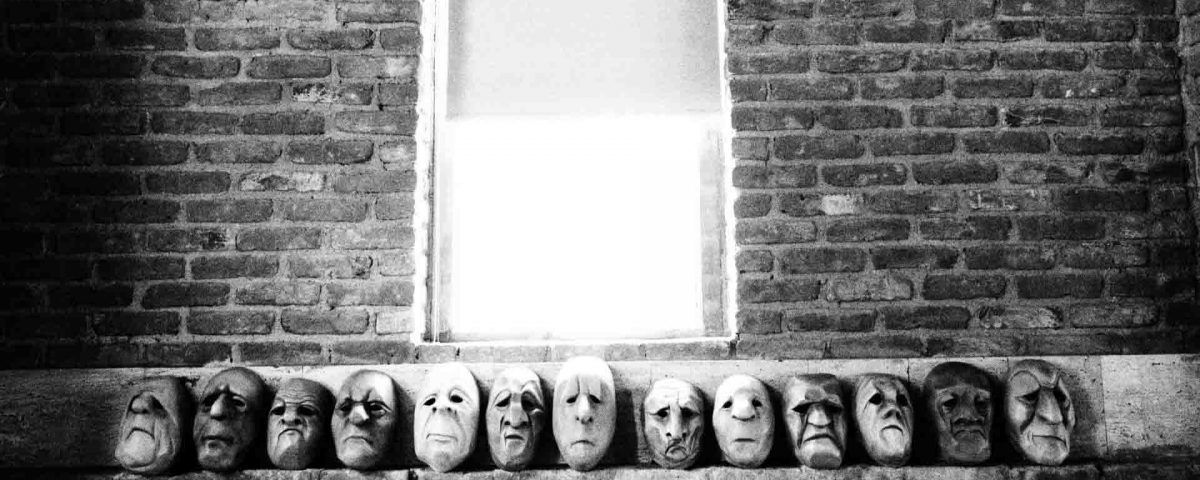 Maske ve Koro: Şiirsel Uzamın İlkeleri